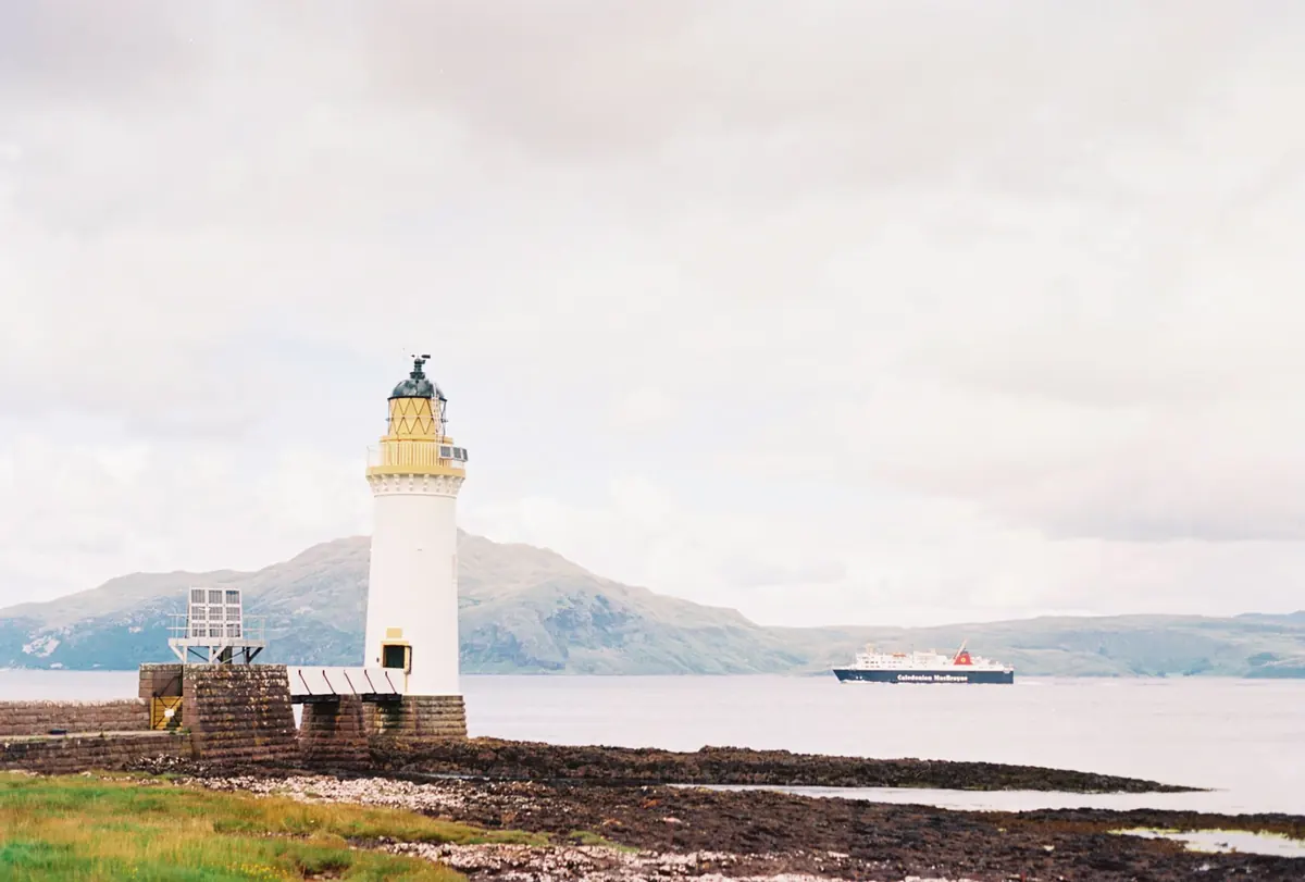 Ferries to the Scottish Isles: Summer vs Winter Travel Guide