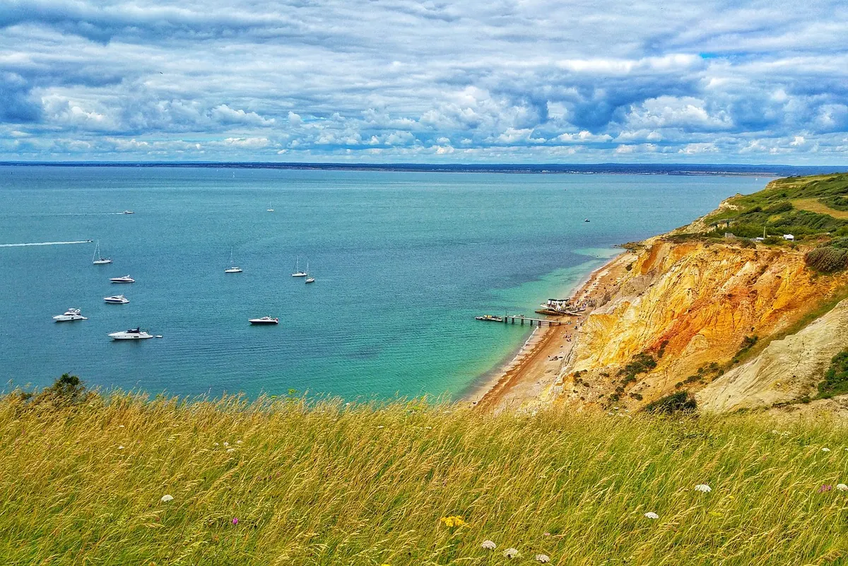 Isle of Wight Ferries: Comparing Routes from Portsmouth, Southampton, and Lymington